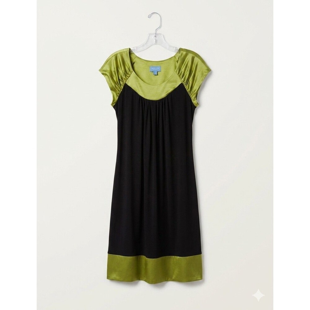 Simply Vera Vera Wang shift dress features a black body with distinctive lime M